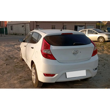 Задний бампер (Крашеный Белый) Hyundai Accent/Solaris Хетчбек 2010–2014 